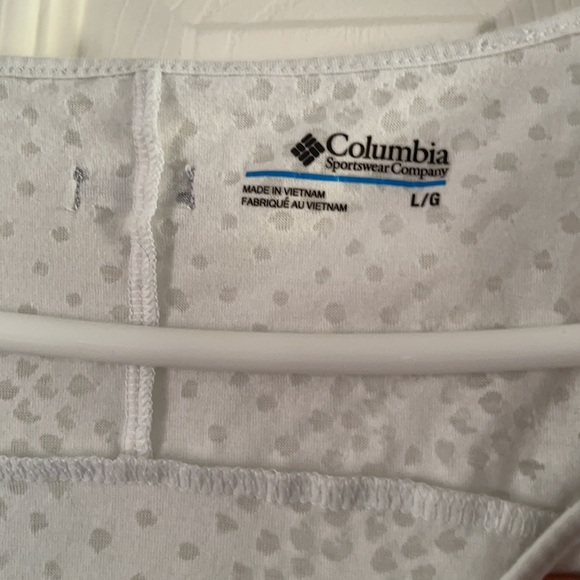 Columbia t-shirt size L🥰🥰🥰 - Picture 2 of 3